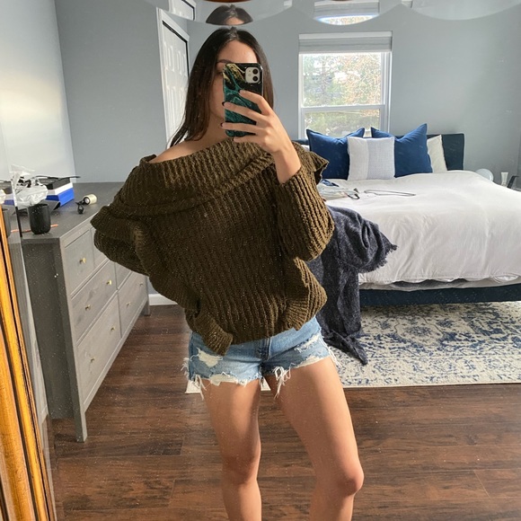 Cowl knit Ruffle Sweater - Picture 10 of 15